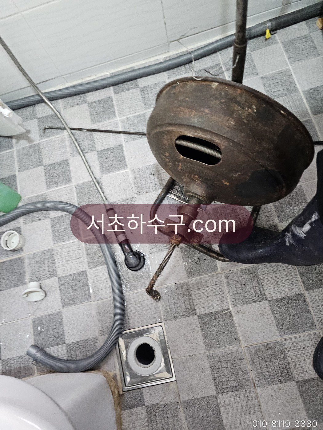 욕실 바닥 배수구 트랩 분해 작업