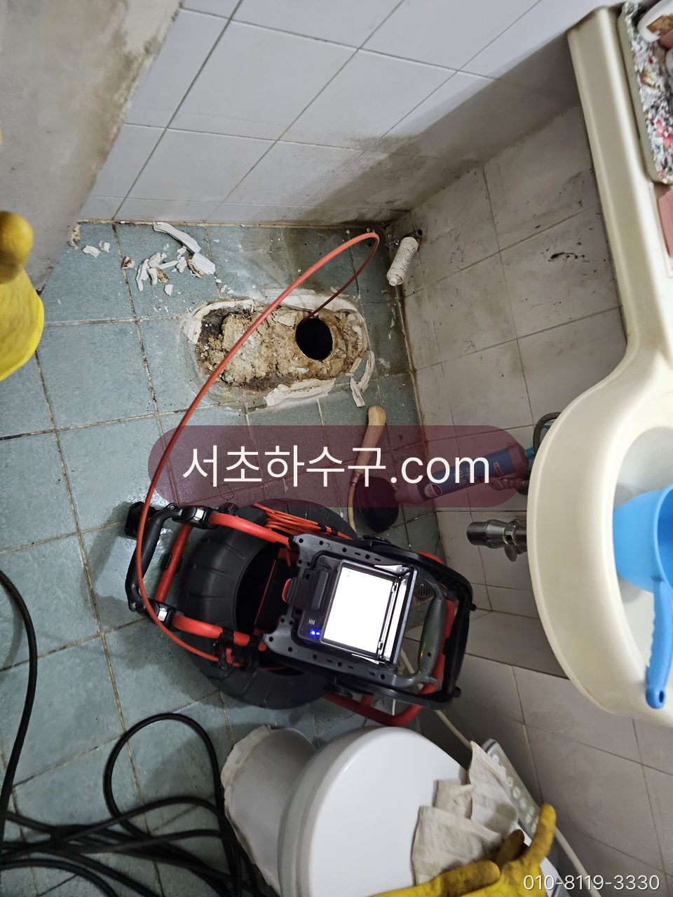 변기 탈거 후 바닥 플랜지 개방과 내시경 장비