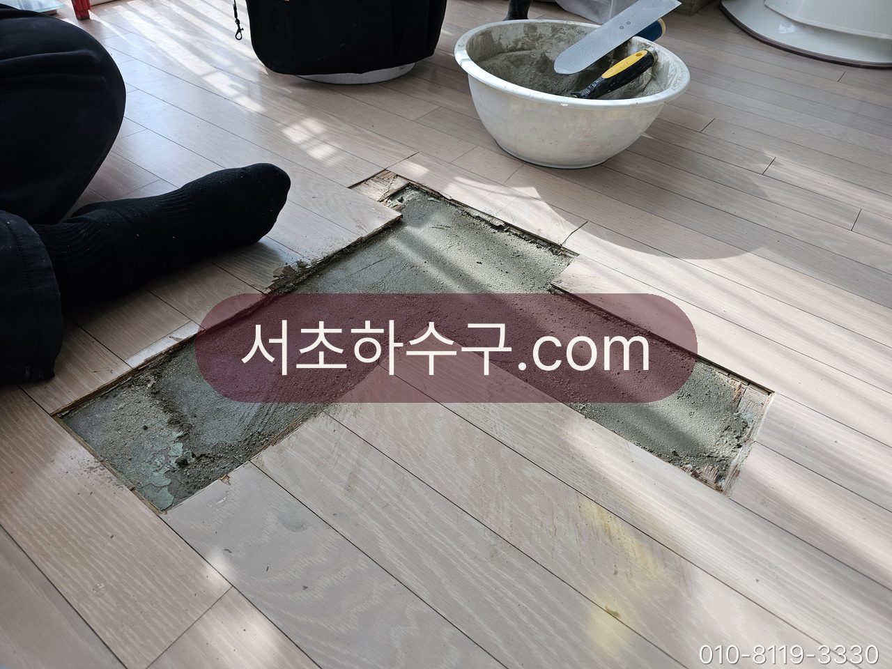 누수 지점만 부분 절개해 보수한 마루 바닥